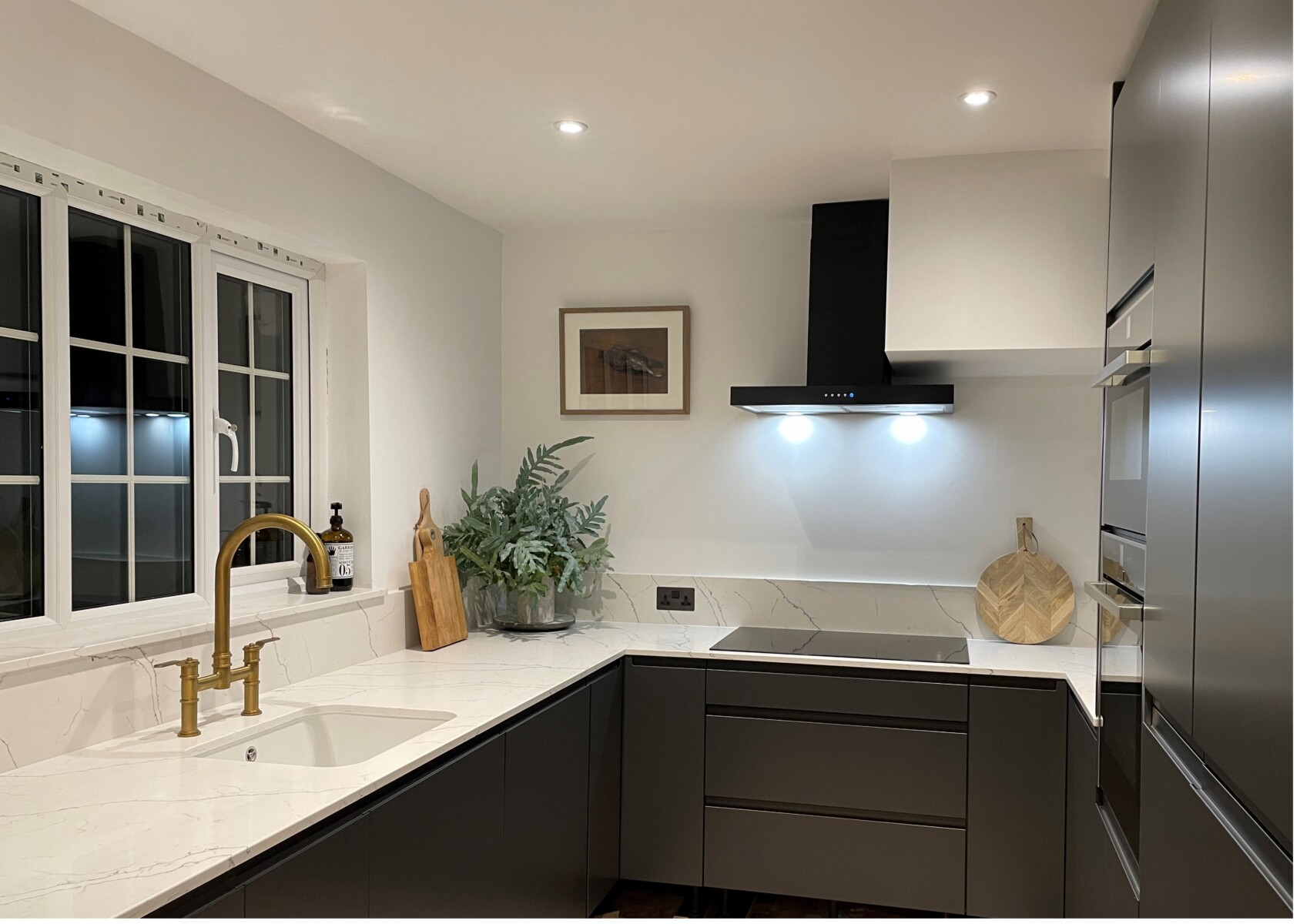 London kitchen, flooring & bathroom renovations. Quartz, marble, limestone and granite supplied by Landford Stone, Wiltshire.