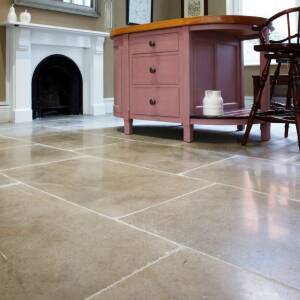 lucca tumbled limestone flooring tiles 1