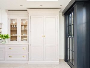 Oyster Quartz Alabaster brings warmth to David Salisbury's Brompton kitchen