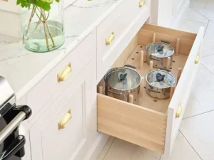 Oyster Quartz Alabaster brings warmth to David Salisbury's Brompton kitchen