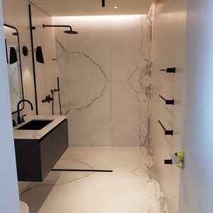 bookmatching marble flooring bathroom 2
